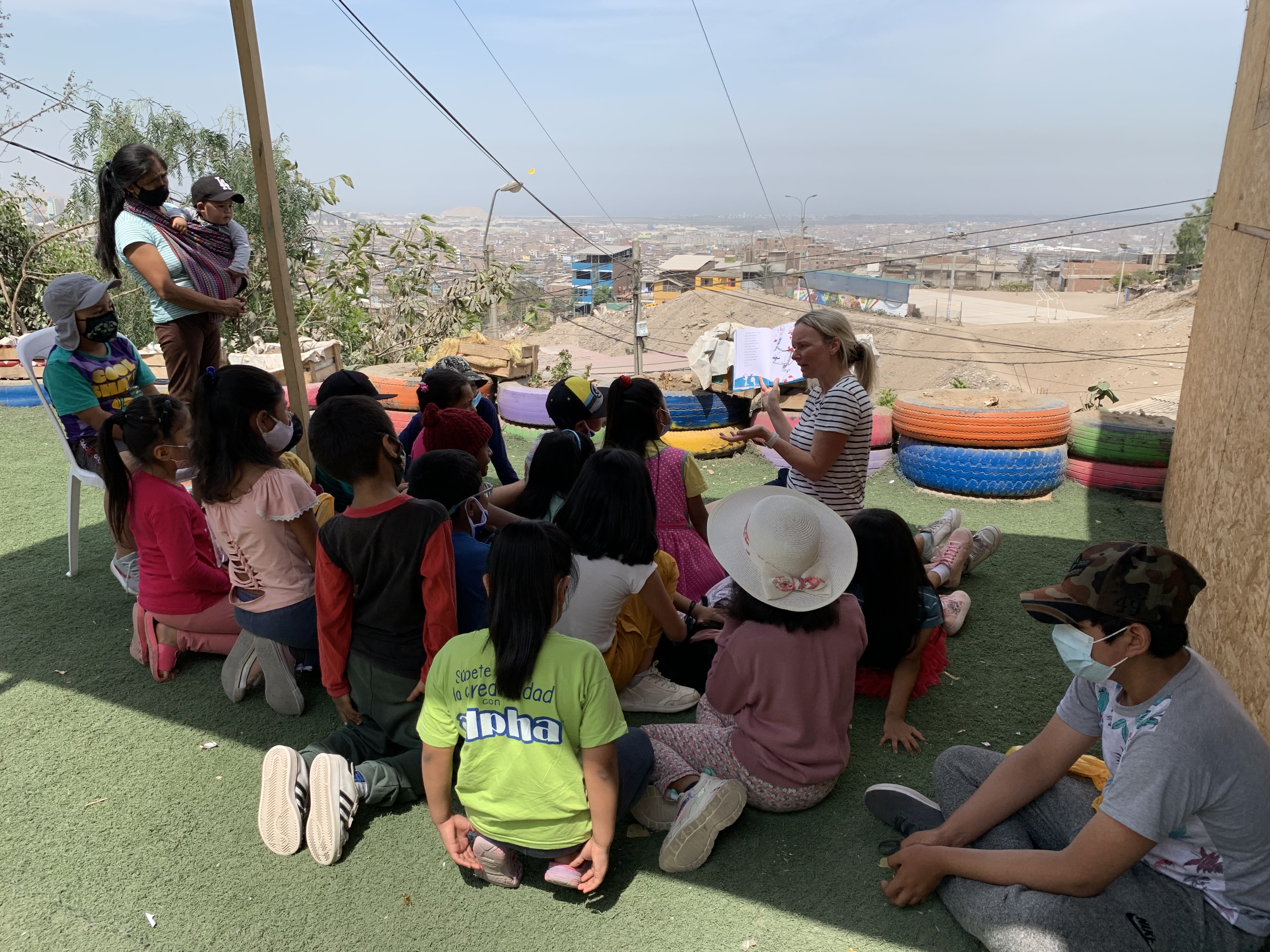 Building a library in Lima's Pueblo Joven