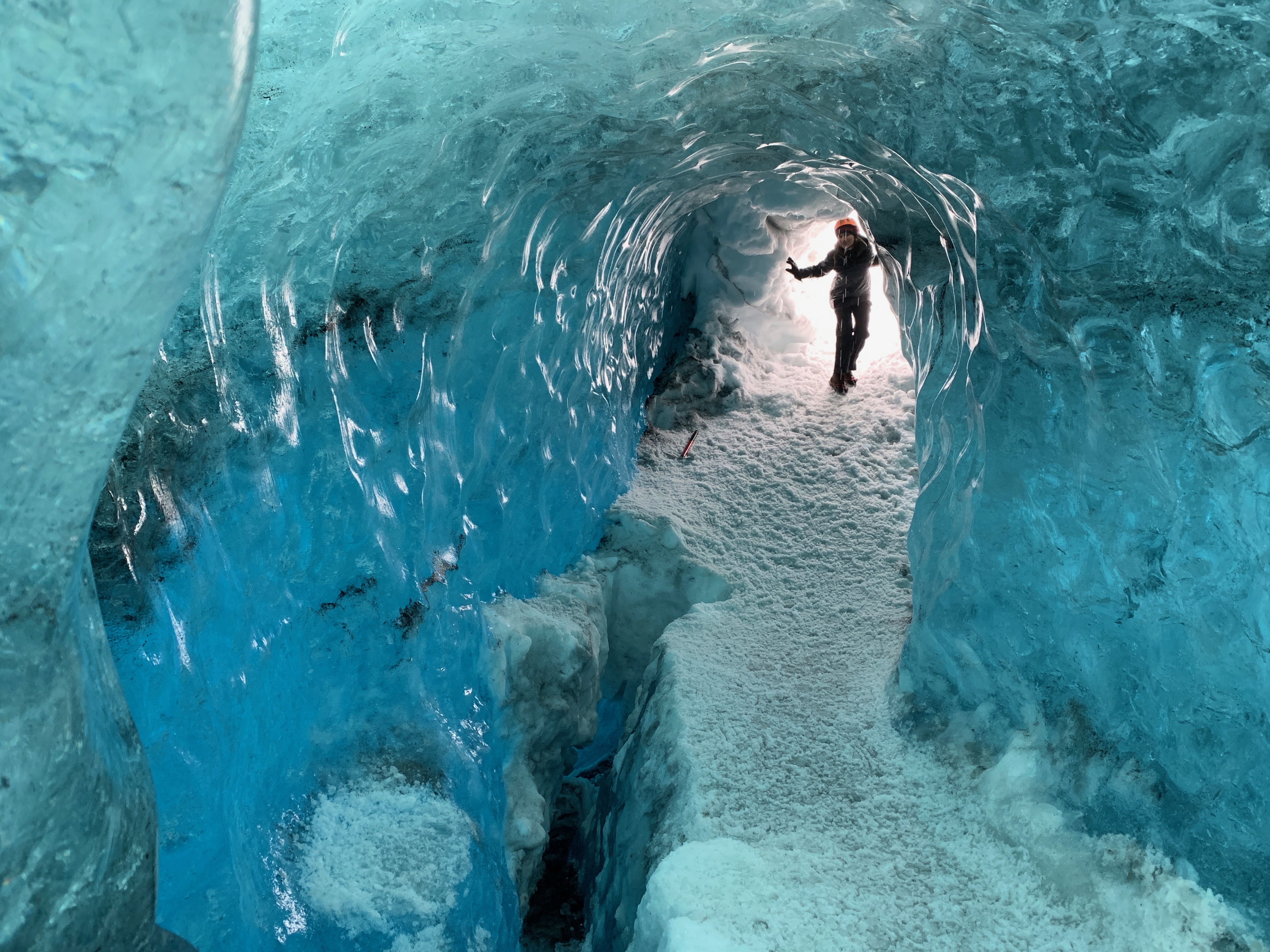 Inside the Fjallsárlón ice cave tunnel